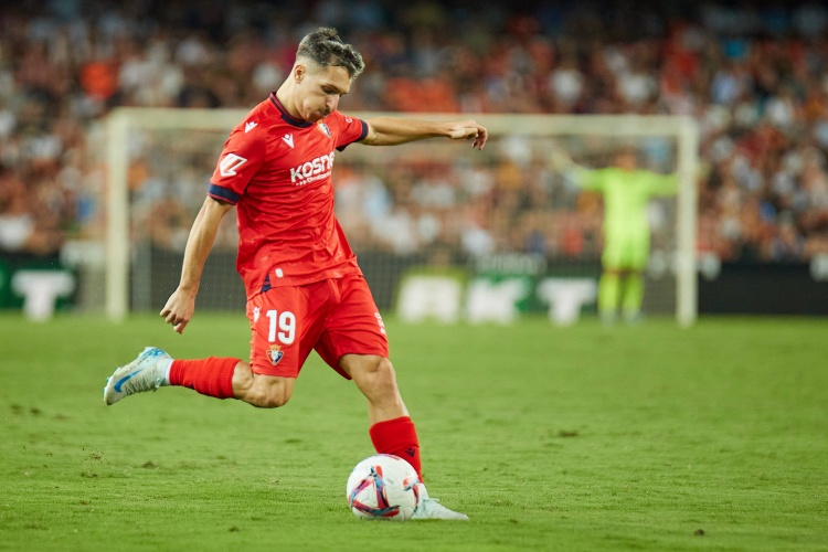 西媒：巴萨希望签下萨拉戈萨，相比迪亚斯和拉什福德更可行