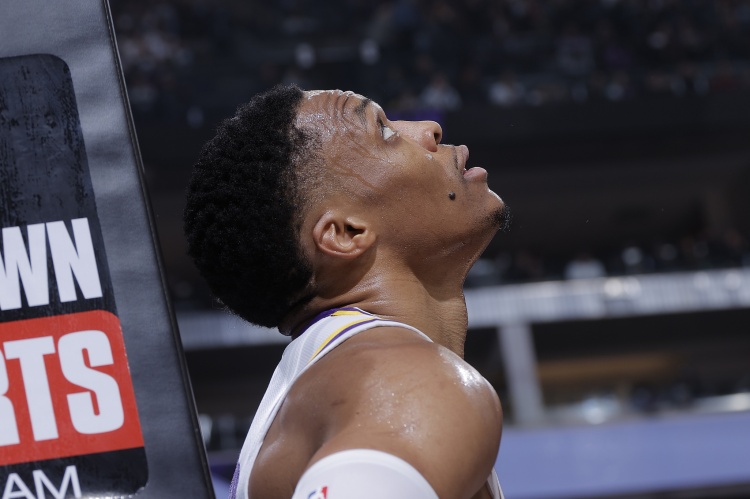 队记:自威少交易以来 詹姆斯对湖人缺乏方向感到沮丧 队记:自威少交易以来 詹姆斯对湖人缺乏方向感到沮丧