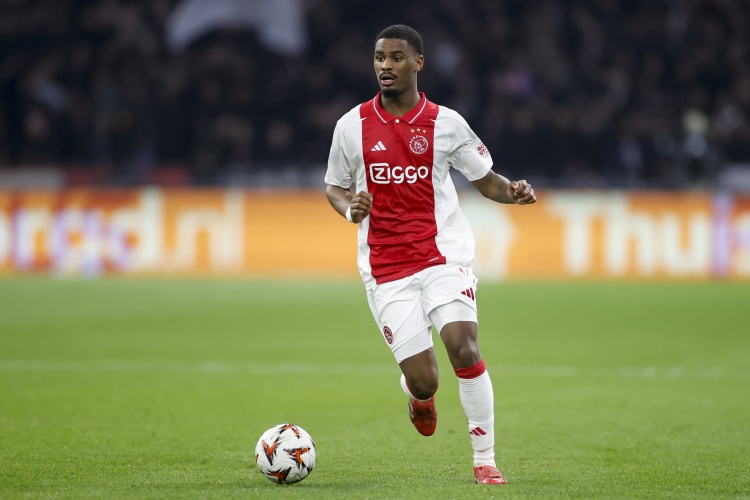 罗马诺:哈托已经完成体检,今日与切尔西签约7年 罗马诺:哈托已经完成体检,今日与切尔西签约7年