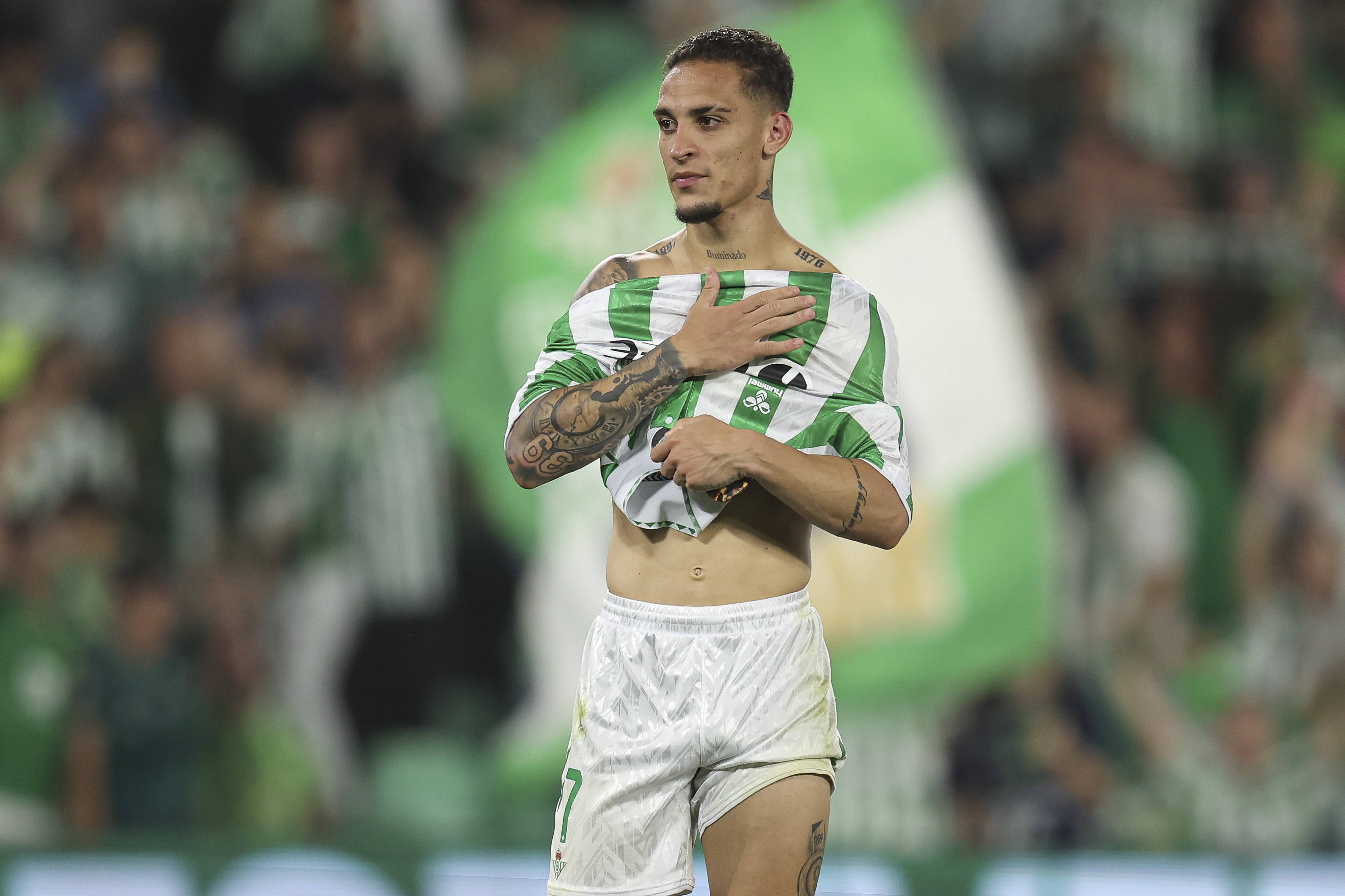 天空体育：安东尼仍然渴望加盟贝蒂斯，曼联要求直接出售或加买断