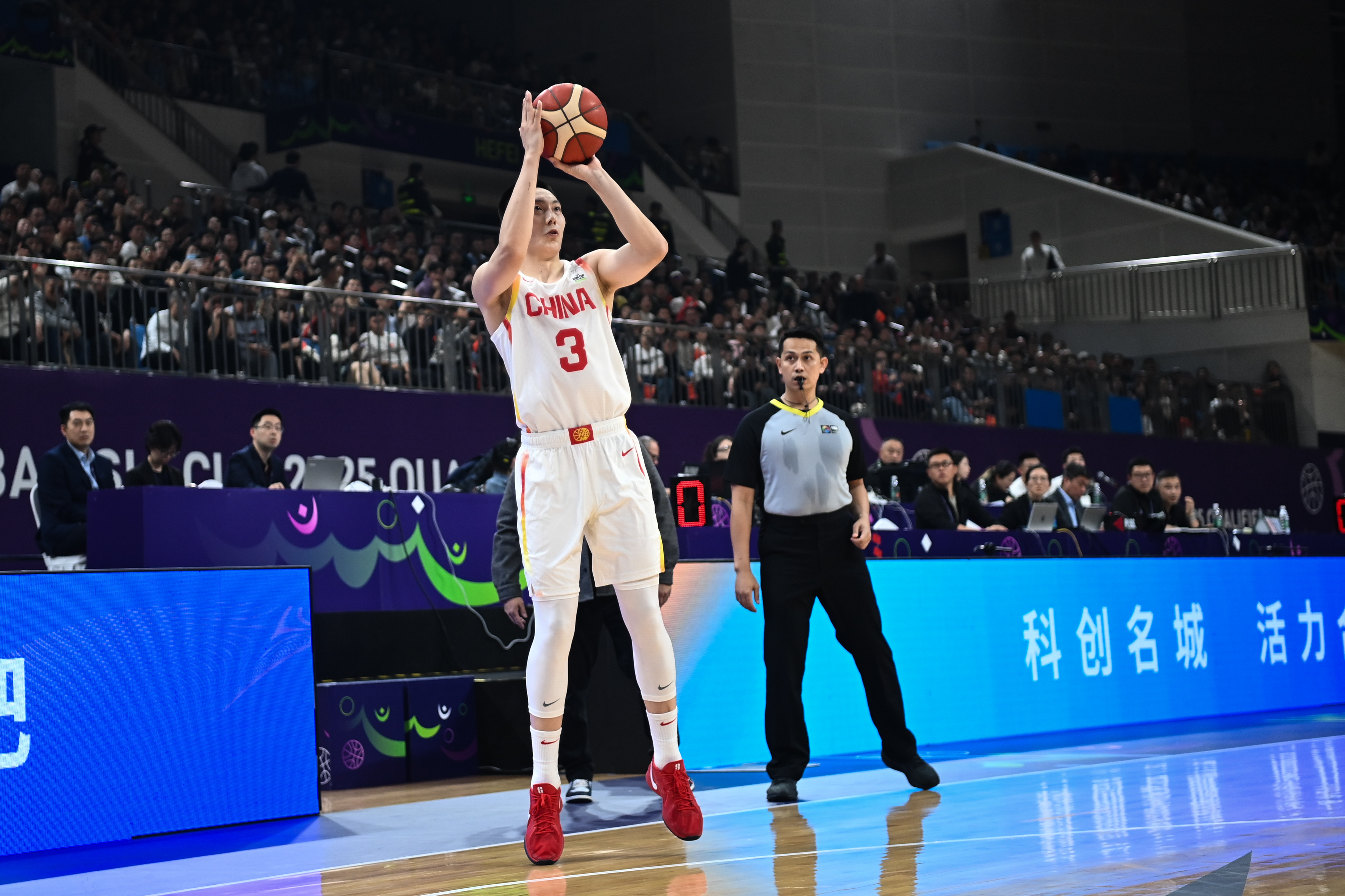 媒体人:胡明轩状态需要提升 沙特显然比约旦和印度都好得多 媒体人:胡明轩状态需要提升 沙特显然比约旦和印度都好得多