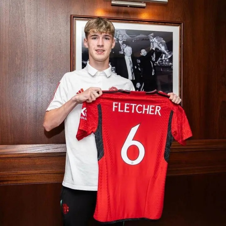 曼晚:曼联官方确认杰克-弗莱彻正随一线队备战阿森纳 曼晚:曼联官方确认杰克-弗莱彻正随一线队备战阿森纳