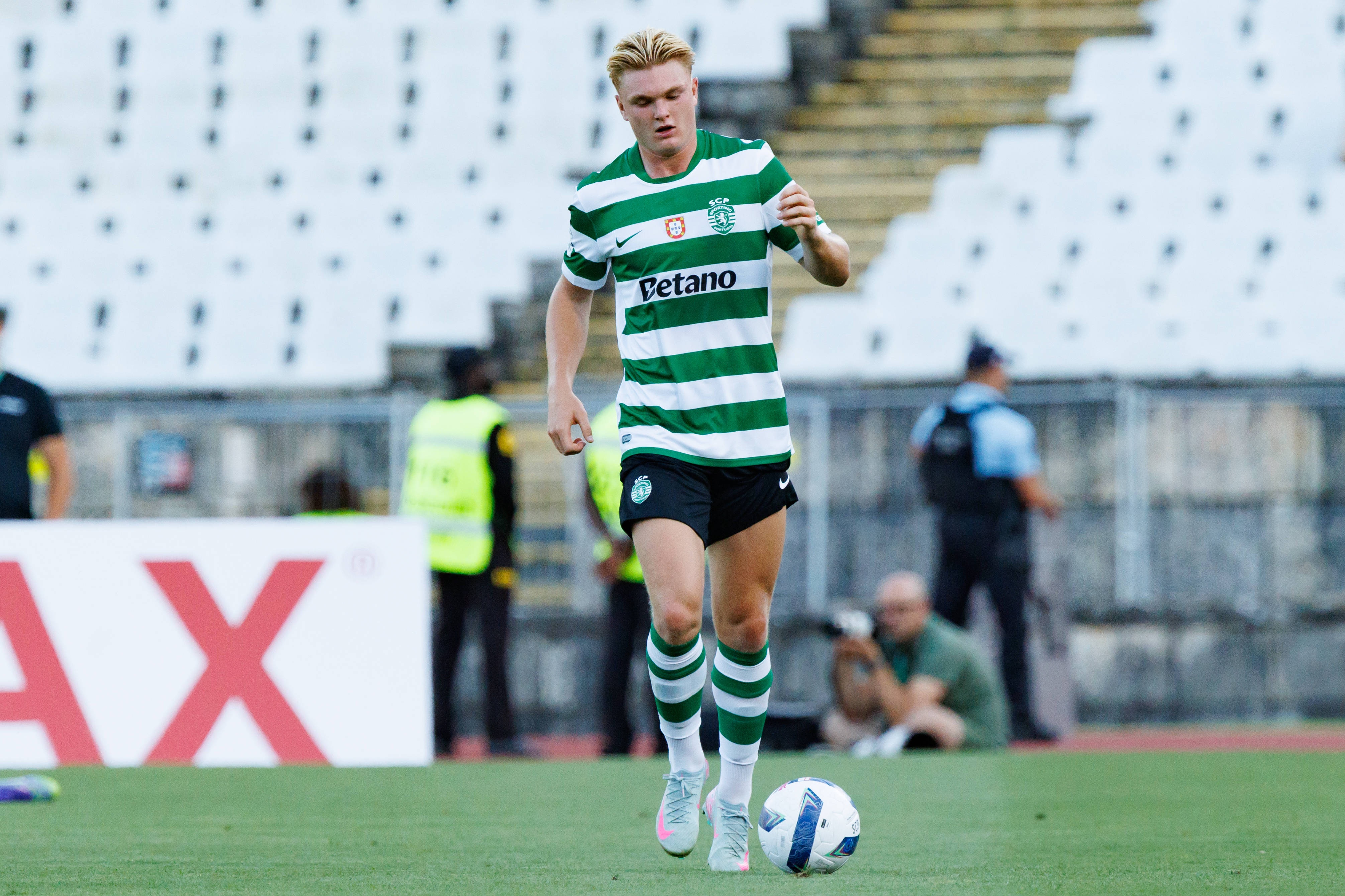 佩杜拉:米兰正与葡萄牙体育商谈哈德尔转会的付款方式&最终细节 佩杜拉:米兰正与葡萄牙体育商谈哈德尔转会的付款方式&最终细节