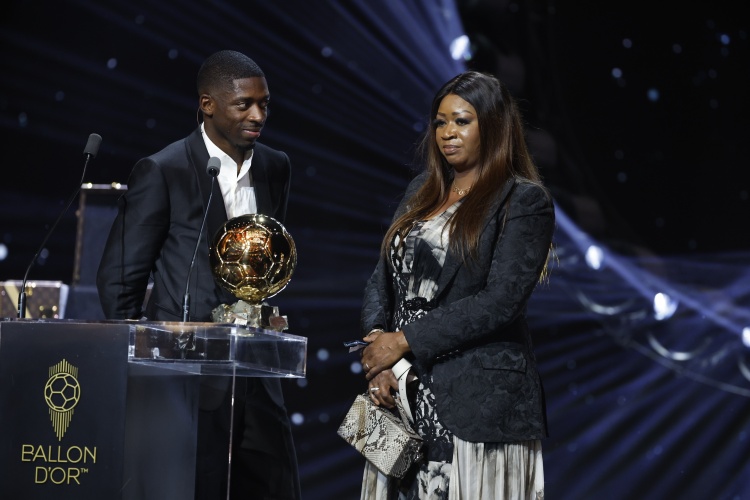 法媒:法国前总统萨科齐将一记者误认为登贝莱母亲,闹了个乌龙 法媒:法国前总统萨科齐将一记者误认为登贝莱母亲,闹了个乌龙