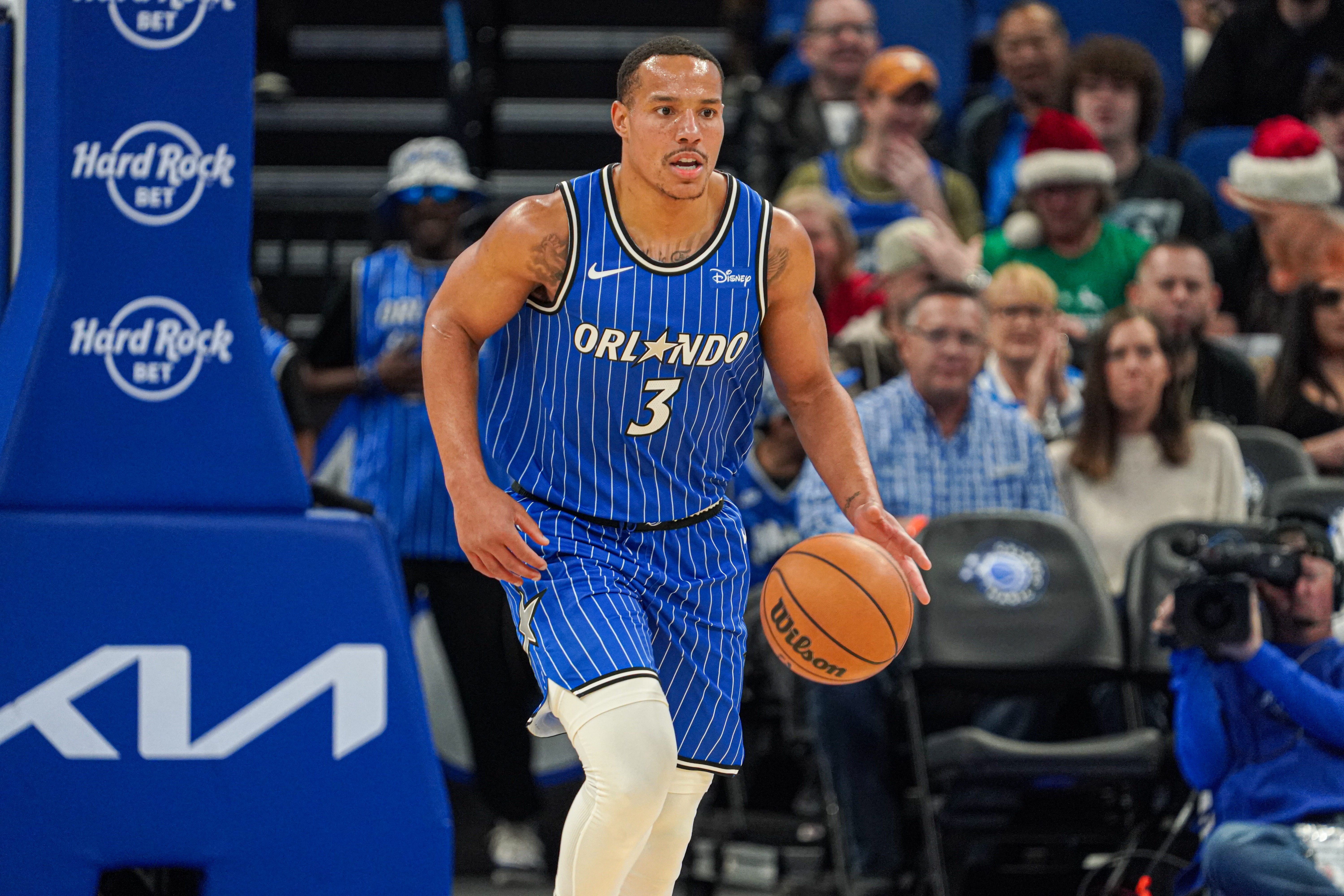 状态出色！贝恩半场14中6拿下14分5篮板3助攻